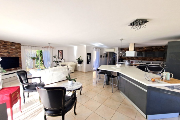 BERAT, 0 , 0 ,0,Maison,A vendre,0,1123 BERAT, 0 , 0 ,0,Maison,A vendre,0,1123